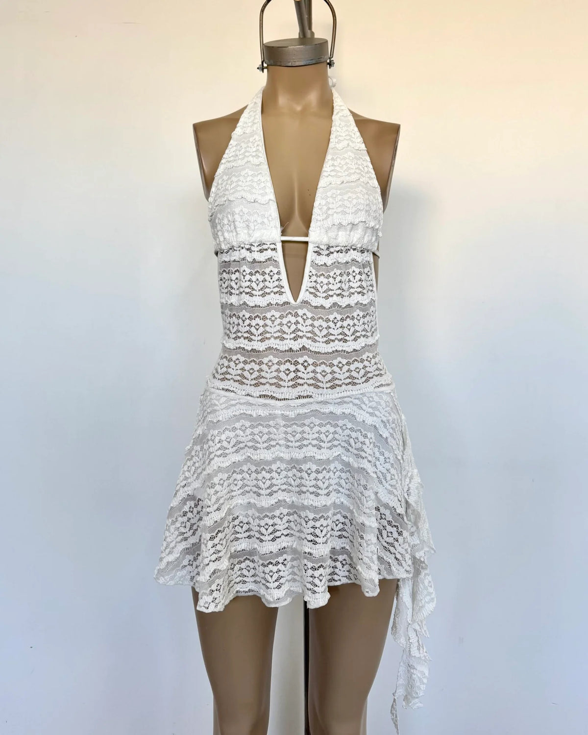 Vestido encaje missha volado lateral caido con short interno