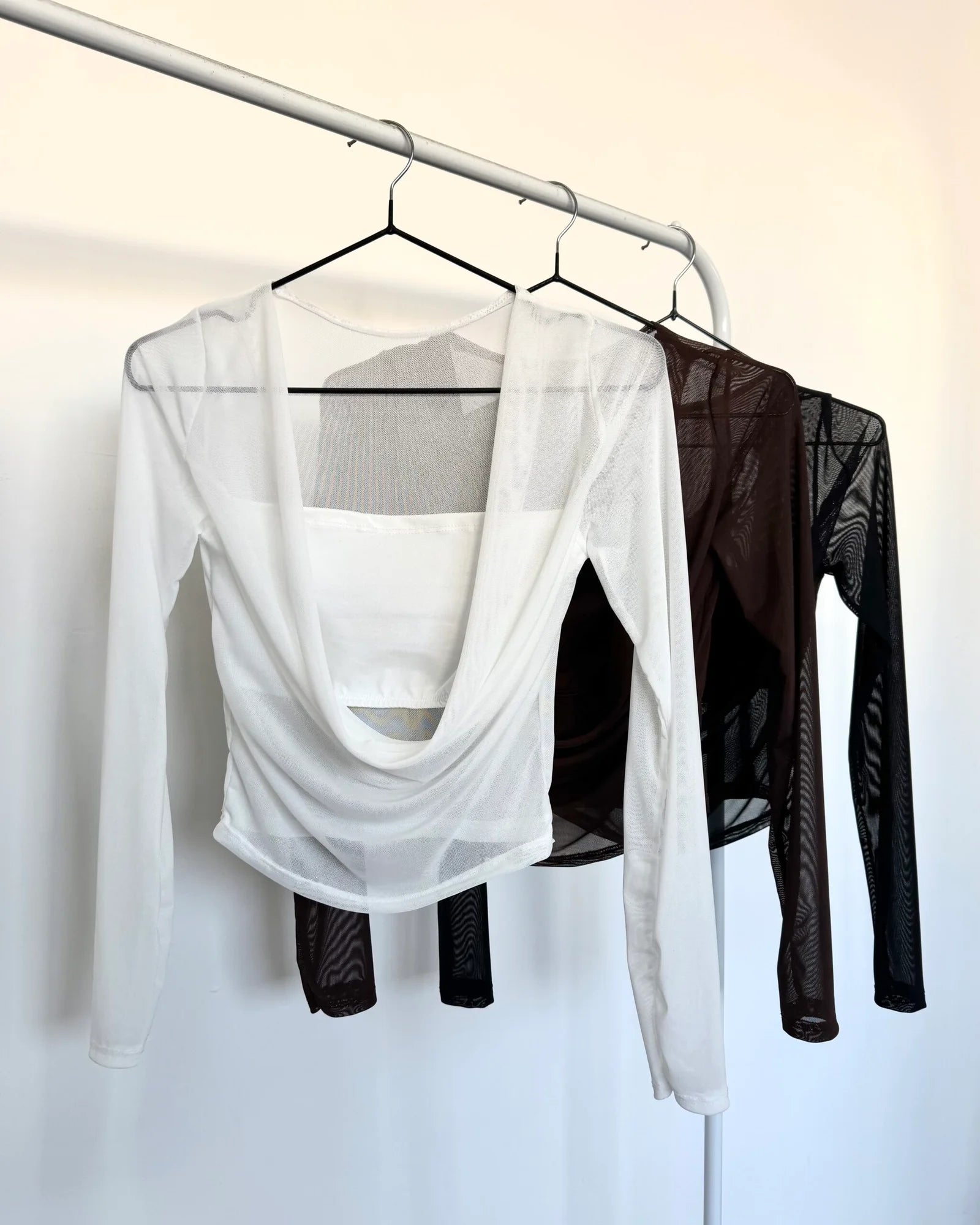 Remera tul liso buche manga larga con bando interno