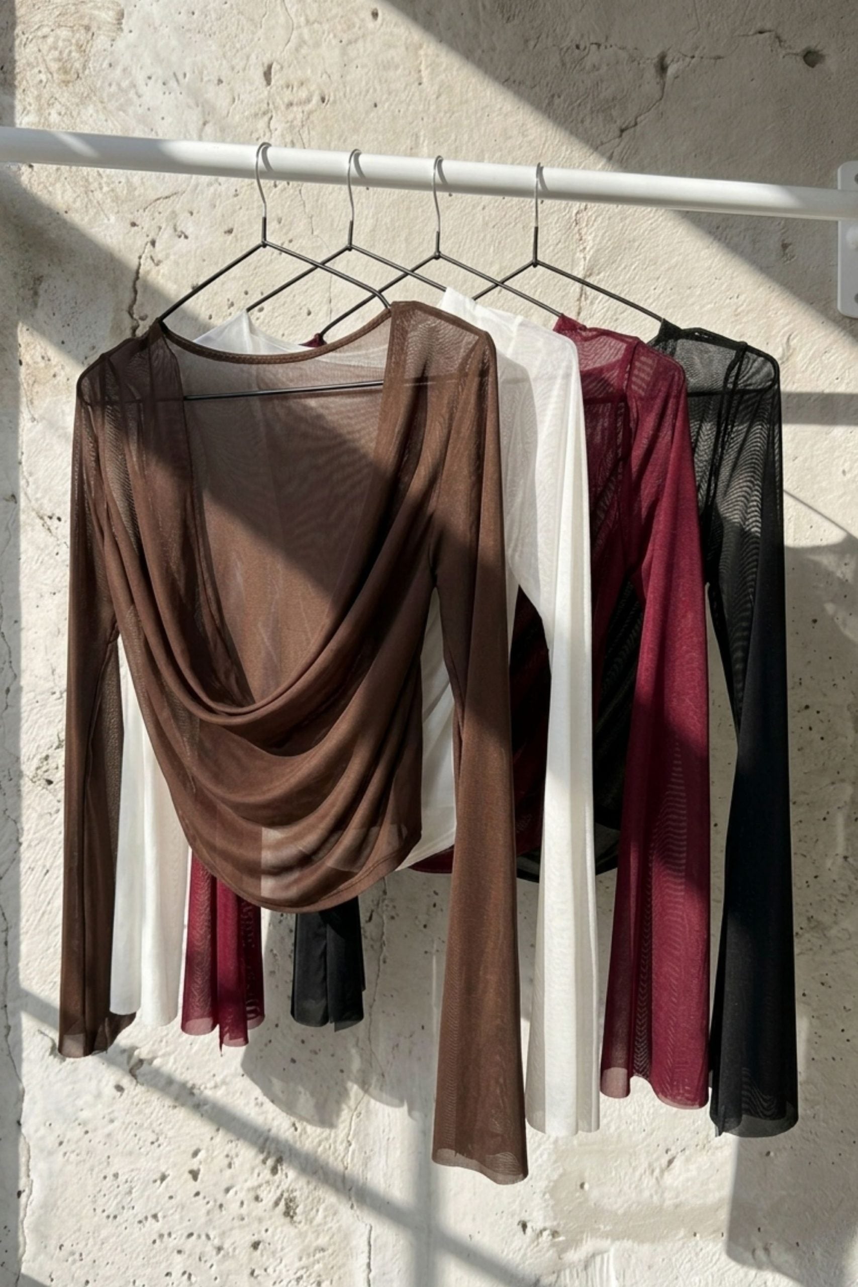 Remera tull buche manga campana con tajo