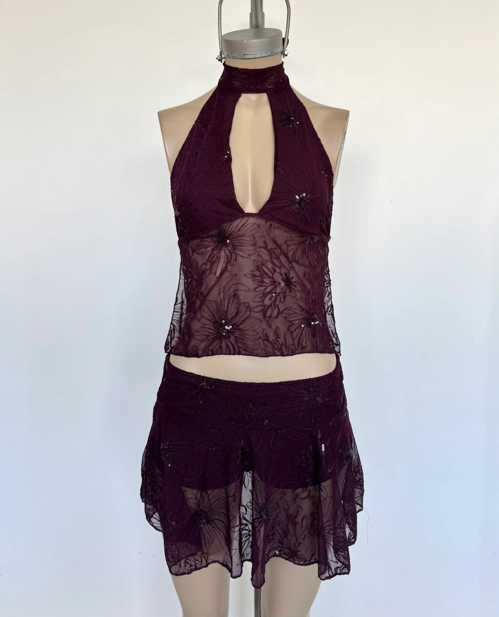 Top tul bordado flores lentejuela cuello halter pechera forrado con espalda descubierta