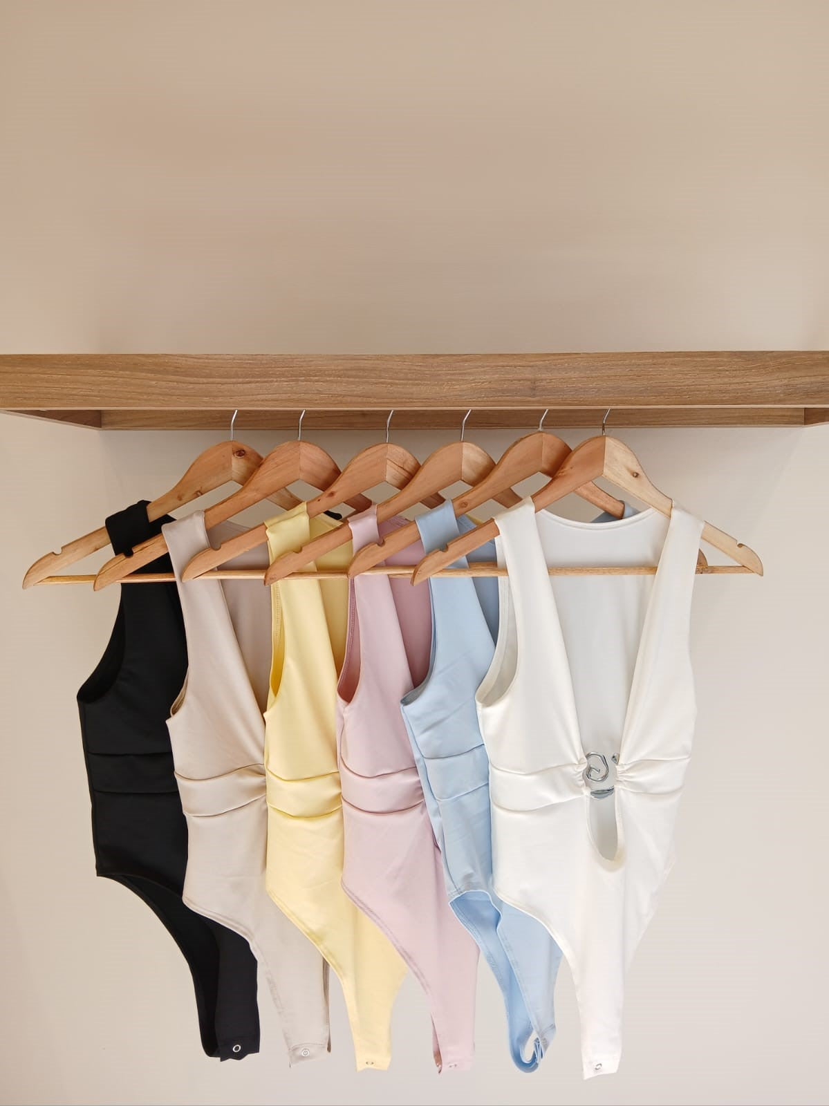 Body con escote profundo