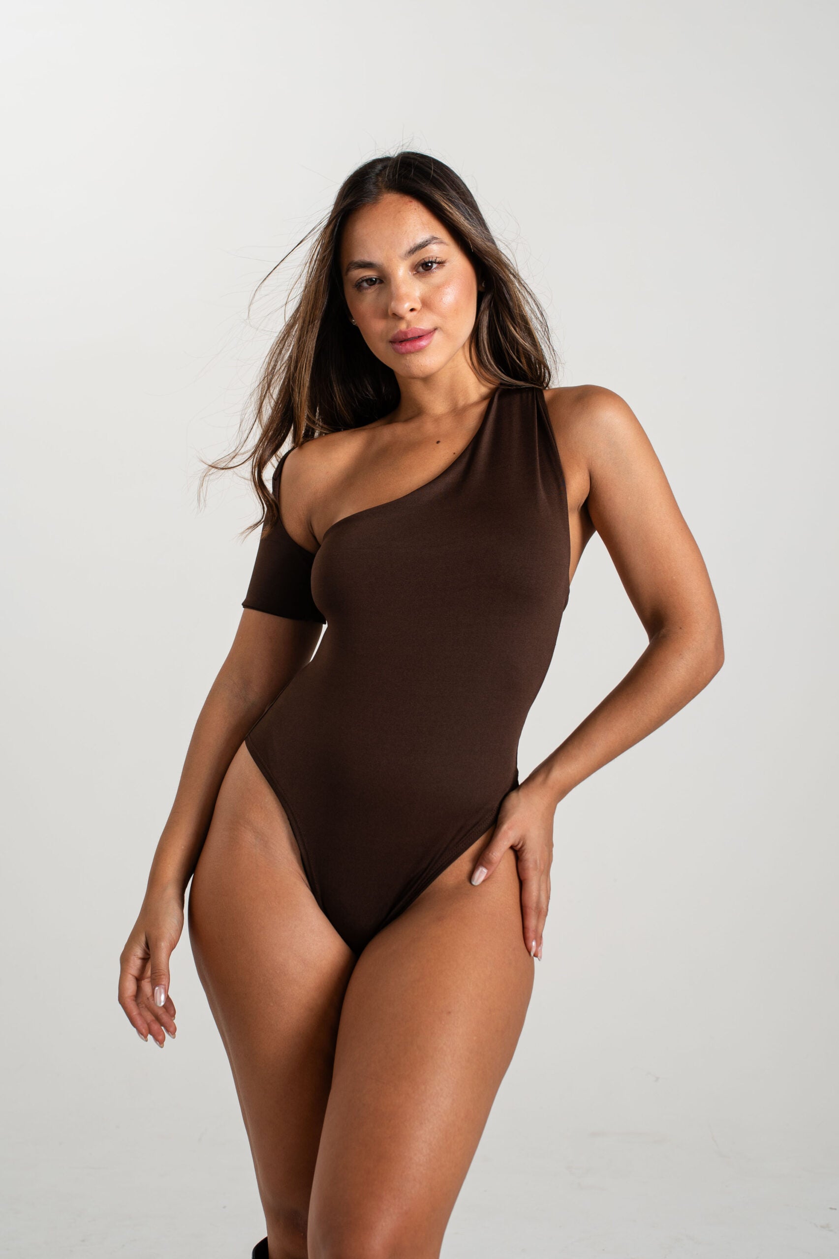 Body una manga con abertura y espalda descubierta microfibra