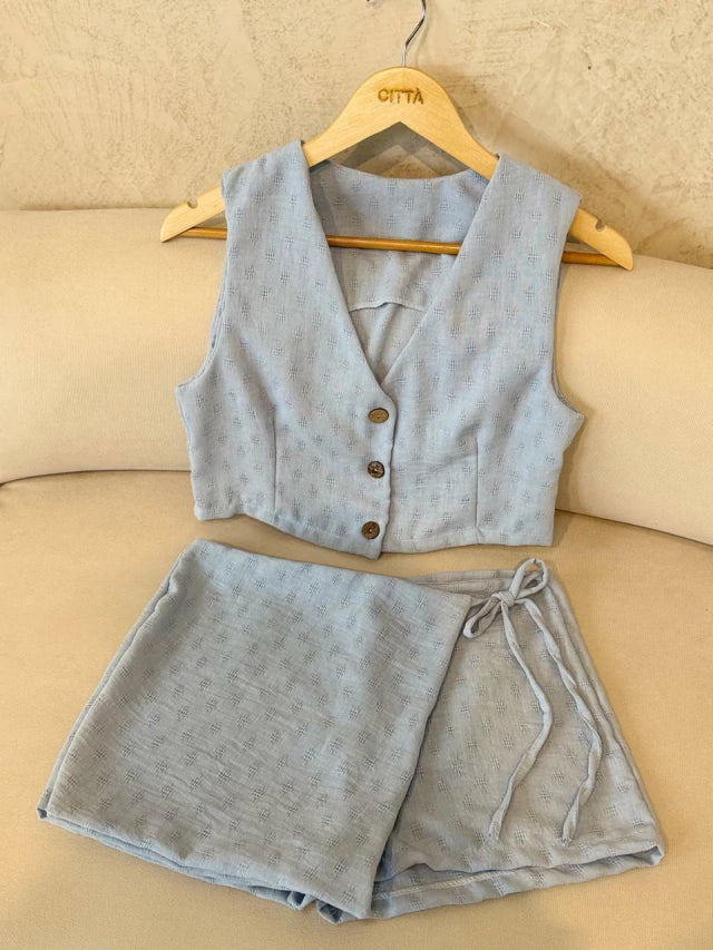 Conjunto chaleco y short pollera