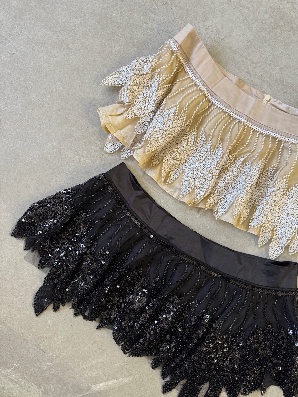 Falda brillos volados en pico