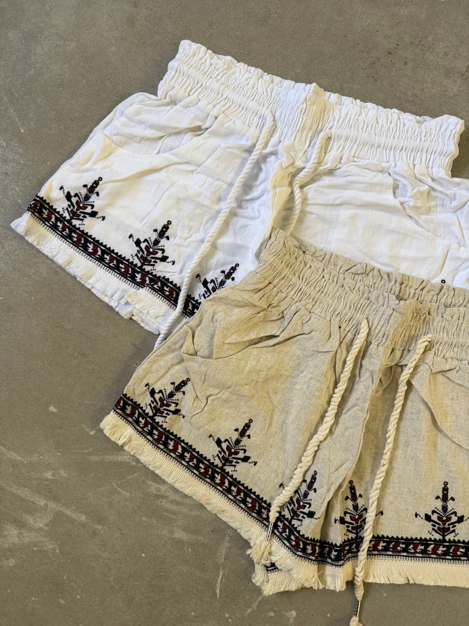 Short bordado tradicional con elastico en la cintura