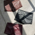 Short cuerina liso clasico con pinza y cierre atras