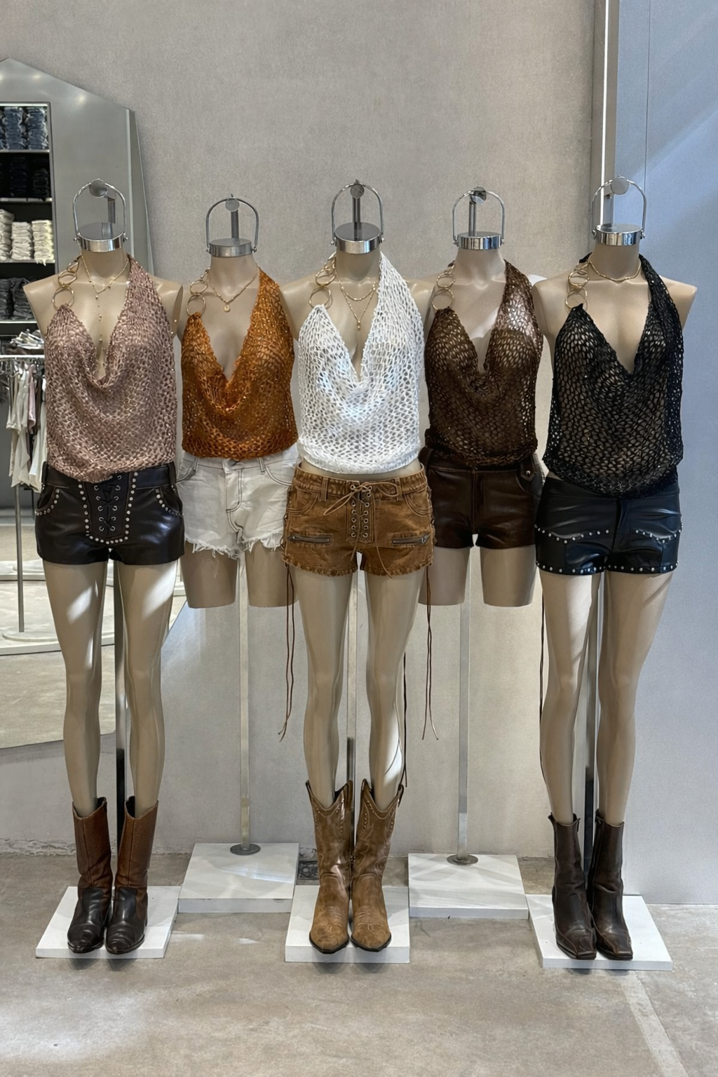 Top halter tejido con argolla en hombro