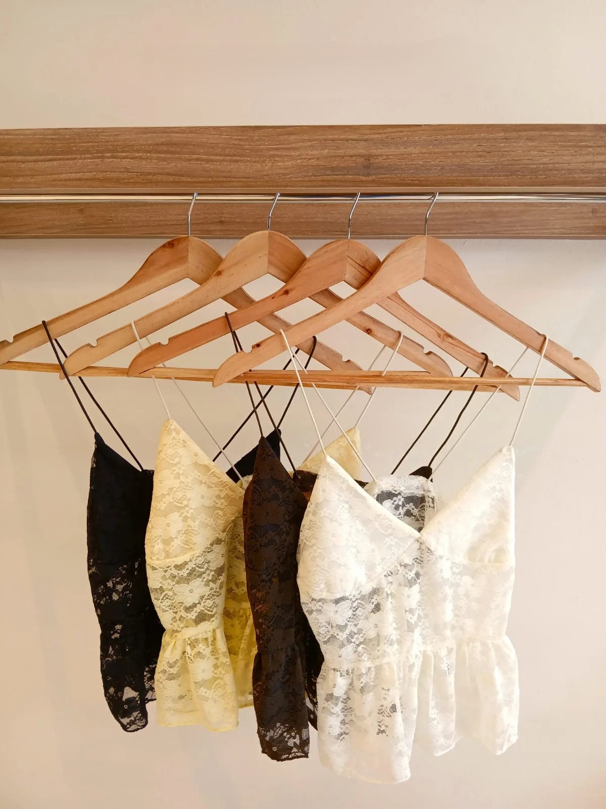 Top con volados inferiores