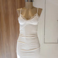 Vestido con puntilla cruzada