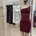 Vestido corto un hombro fruncido glitter