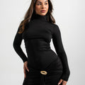 Vestido polera fruncido costado con lazo y aplique microfibra